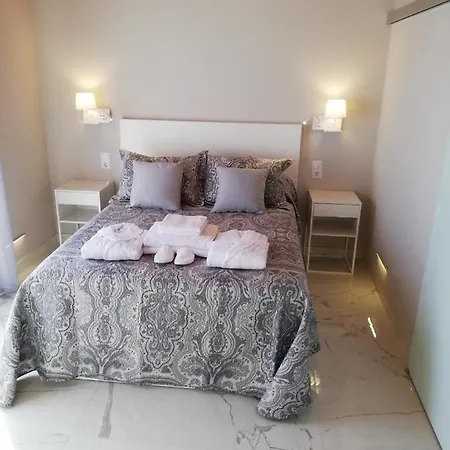 Nueva Jacuzzi Relax & Mountain Bed & Breakfast